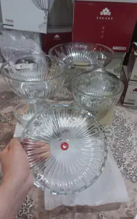 سرویس کریستال۴۶پارچه بسیار زیبا کاملا نو کادو بوده