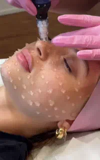 خدمات فیشیال و پاکسازی و ژلیش ناخن و پدیکور