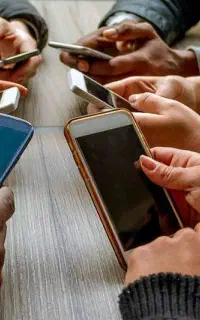 دنبال درآمدی با گوشی دستت از خانه