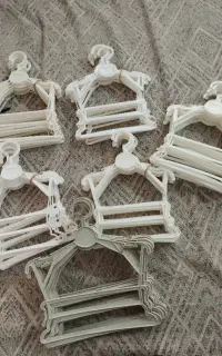چوب رختی بچه ( آویز لباس بچگانه )