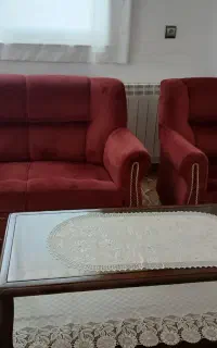 مبلمان ۷ نفره و یک میز وسط