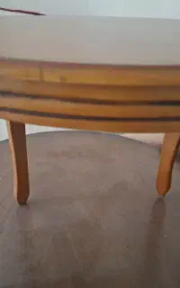 دوعدد میز چوبی جلومبلی