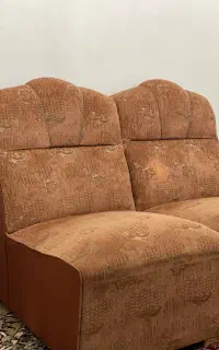 مبل راحتی ۷نفره و میز عسلی و جلو مبلی