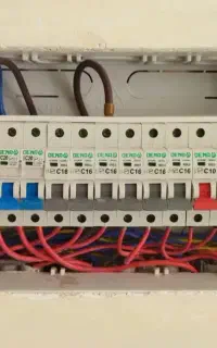 برقکار/برقکاری/برقکشی ساختمان/نصب آیفون تصویری.