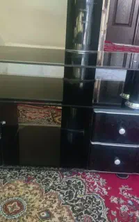 میزتلویزیون شیشه ای