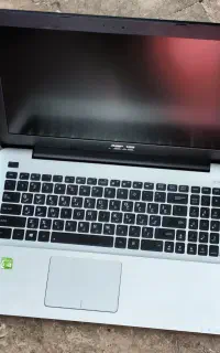 لپتاپ ایسوس تمیز