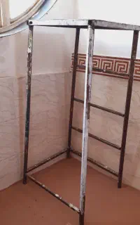 چهارپایه آهنی