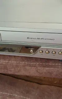 دستگاه دی وی دی و سی دی ال جی