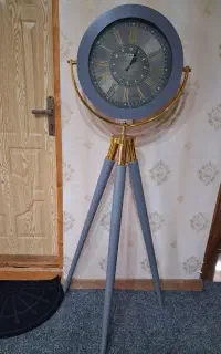 ساعت ایستاده