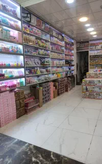 کار در فروشگاه ارایشی