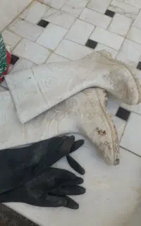 چکمه کار و دستکش کار