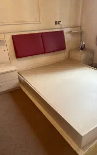 تخت خواب و میز توالت