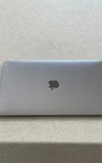 مک بوک ایر m1 در حد اکبند