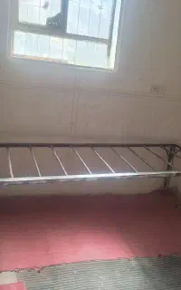 تخت آهنی