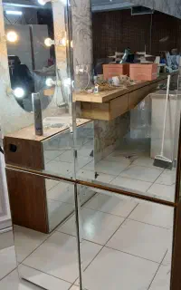 دو عدد کمد ام دی اف در آینه