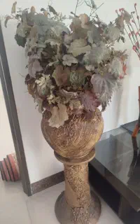 گلدان وگل مصنوعی