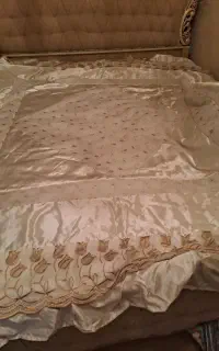 روتختی عروس سفید رنگ توی عکس رنگش مشخص نیست