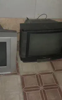 تلویزیون و جعبه نوشابه