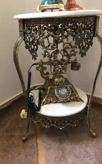میز برنز تاج دار