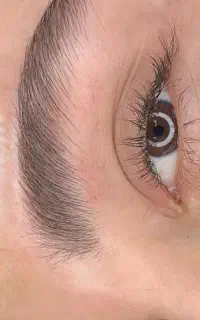 مدل برای میکروبلیدینگ ابرو