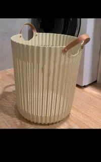 سبد لباس دسته چرم شیک پسند