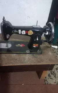 چرخ خیاطی ساده بسیار تمیز