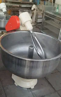 خمیر گیر ۱۸۰ کیلویی نان فانتزی و قنادی دو دور