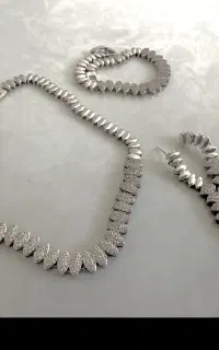 گردنبند و گوشواره و‌دست بند ست کامل
