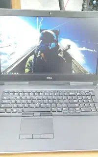 لپتاپ Dell شش گیگ گرافیک ۱۷ اینچ
