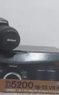 دوربین Nikon D5200  (به همراه لوازم جانبی)