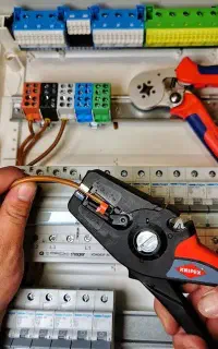 خدمات برق برقکار برق کار عیب یابی سیم کشی