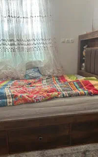 تخت خواب دو نفره و کولر آبی