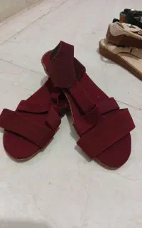 تعدادی صندل سایز ۳۷