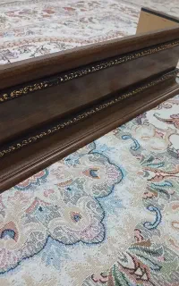 دو کتیبه ساده و کلاسیک به طول یک مترو ۷۵سانت