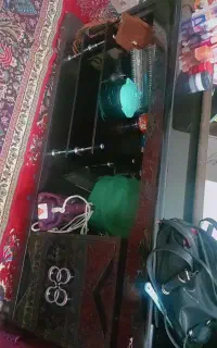 زیر تلویزیون شیشه سالم