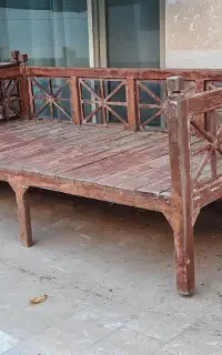 تخت چوبی