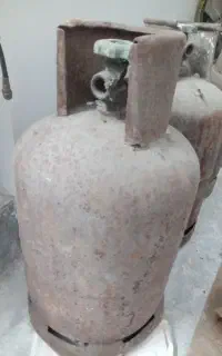 دوعدد‌کپسول‌گاز‌بوتان‌سالم