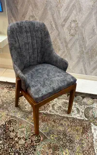 سه  عدد صندلی چوبی