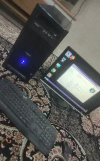 سیستم کامپیوتر کاملا سالم تمیز