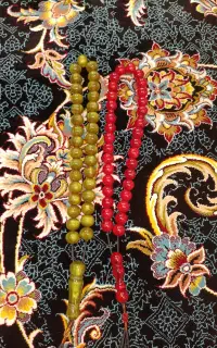 تسبیح سندلوس رگه دار و زرافشان
