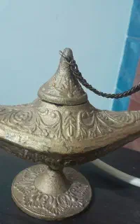 یک عدد چراغ روغنی