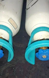 دوتا کپسول اکسیژن با شیر سالم