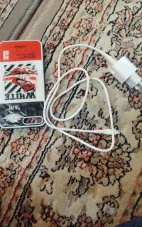 شارژ سالم هست تازه. خریدم  قاب هم تازه خریدم