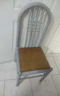 صندلی چوبی