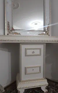 میز و آینه