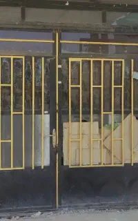 درب مغازه و درب خانه