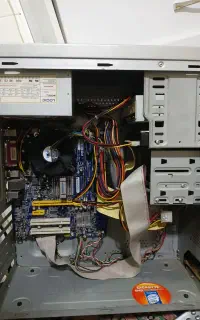 کیس کامپیوتر ۴ گیگ رم سالم