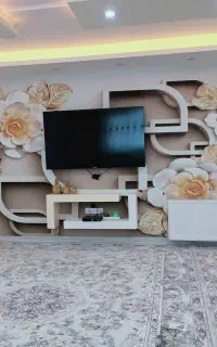 کاغذدیواری و رنگ آمیزی ساختمان