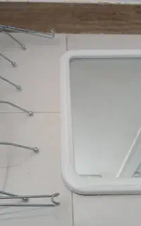اینه و چوب لباسی