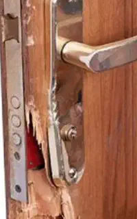 ترمیم شکستگی درب چوبی کشو کمدی  و کابینت تعمیرقفل